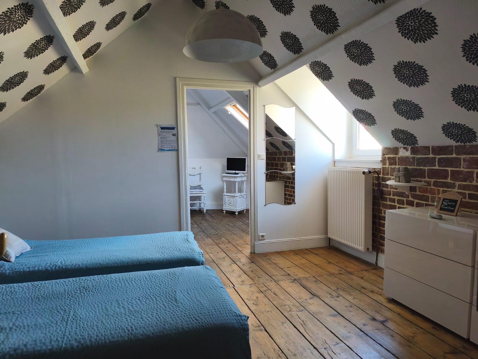 Chambre Falaise - lits jumeaux et commode