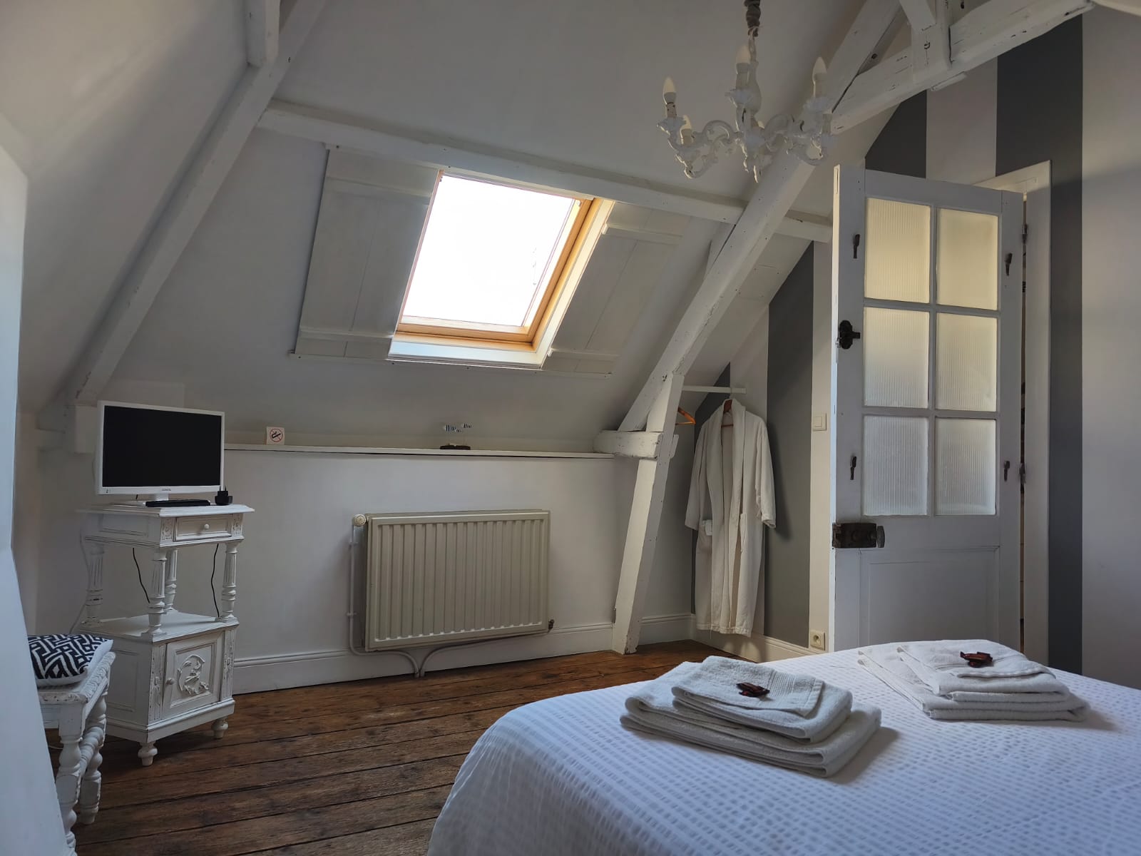 Chambre Falaise - lit et velux