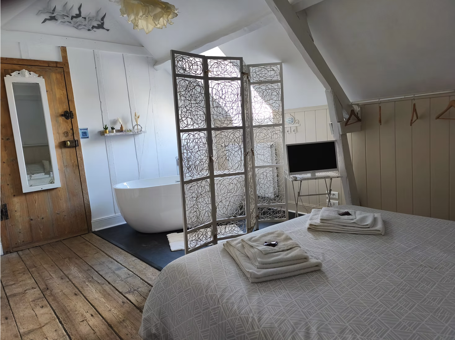 Chambre Sable - baignoire îlot et lit