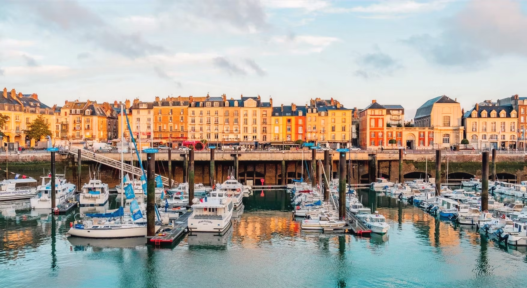 Le port de Dieppe au coucher du soleil